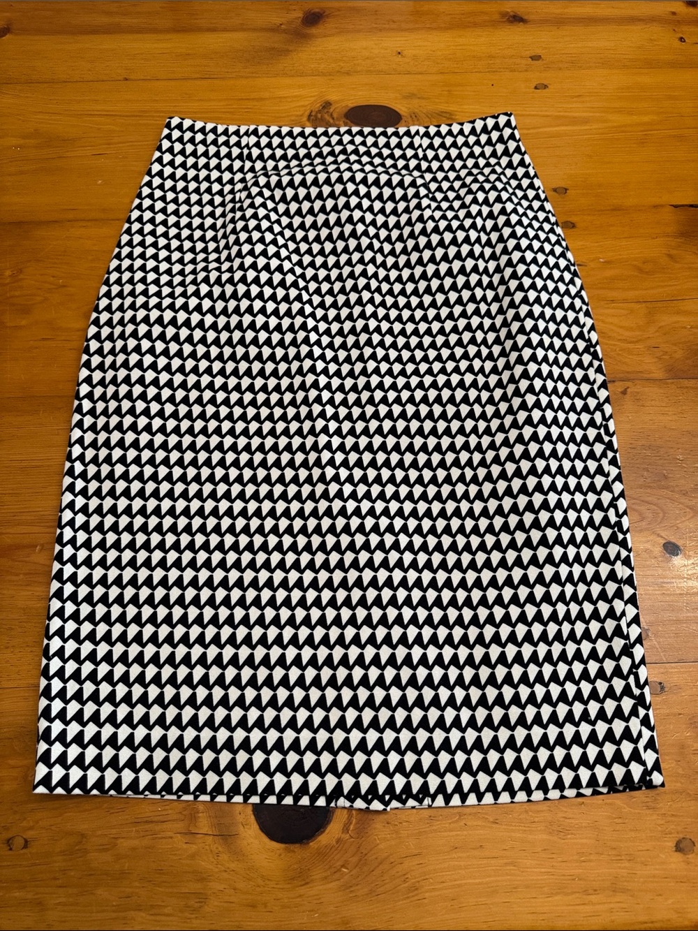 Banana Republic pencil skirt, black and ivory hounds tooth, - Picture 5 of 13